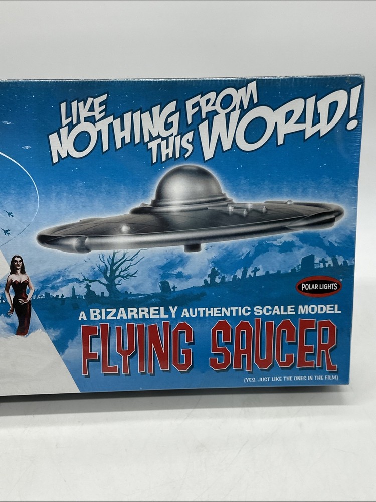 PLAN 9 FROM OUTER SPACE FLYING SAUCER POLAR LIGHTS MODEL KIT