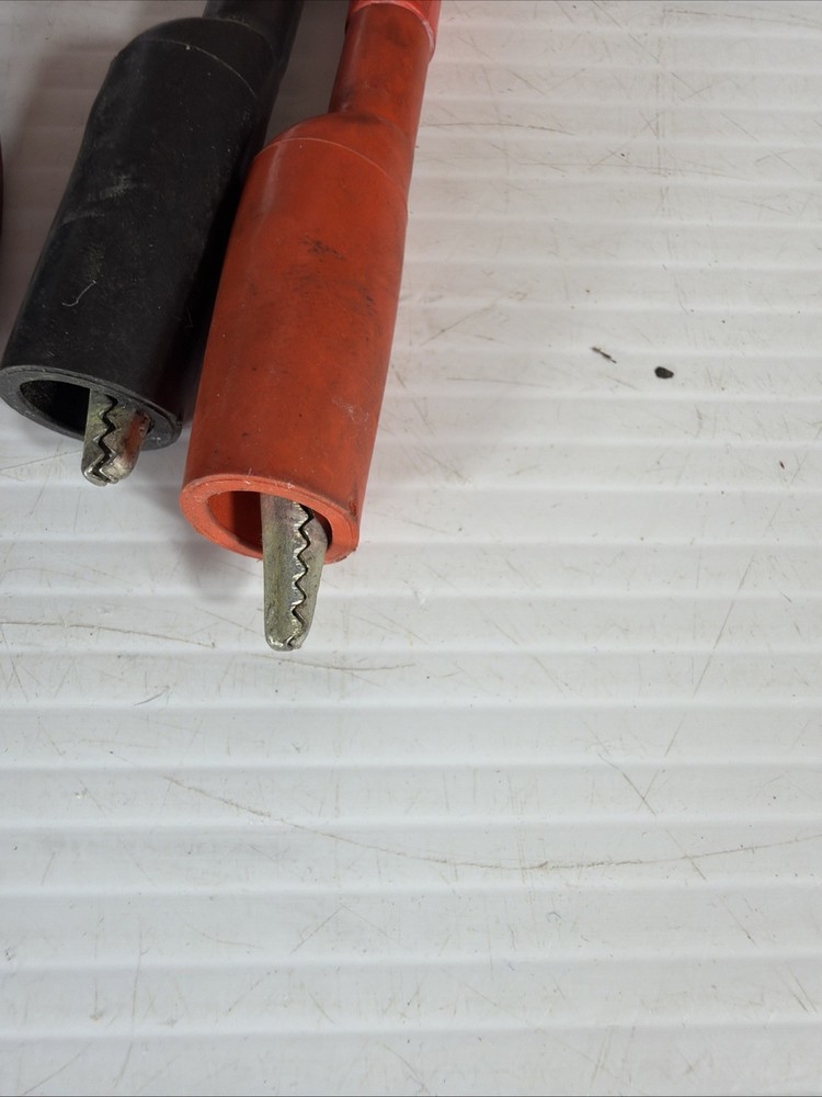 Triplett Model 310- TEL Type 1Handheld Volt-Ohm Meter w/leads Untested