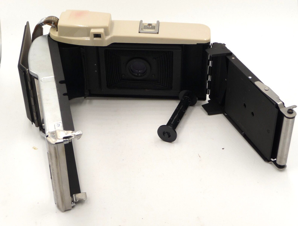 Polaroid Highlander Land Camera Model 80A with flash, light meter and case