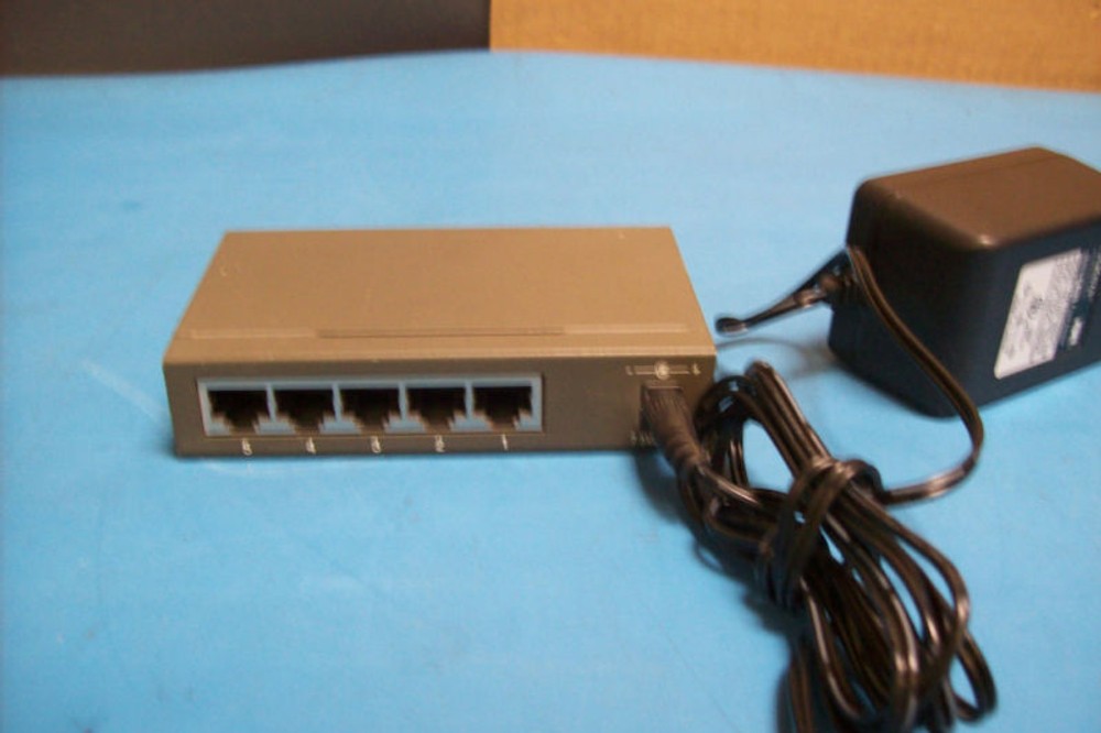 D - LINK DSS-5+ 10/100 FAST ETHERNET SWITCH