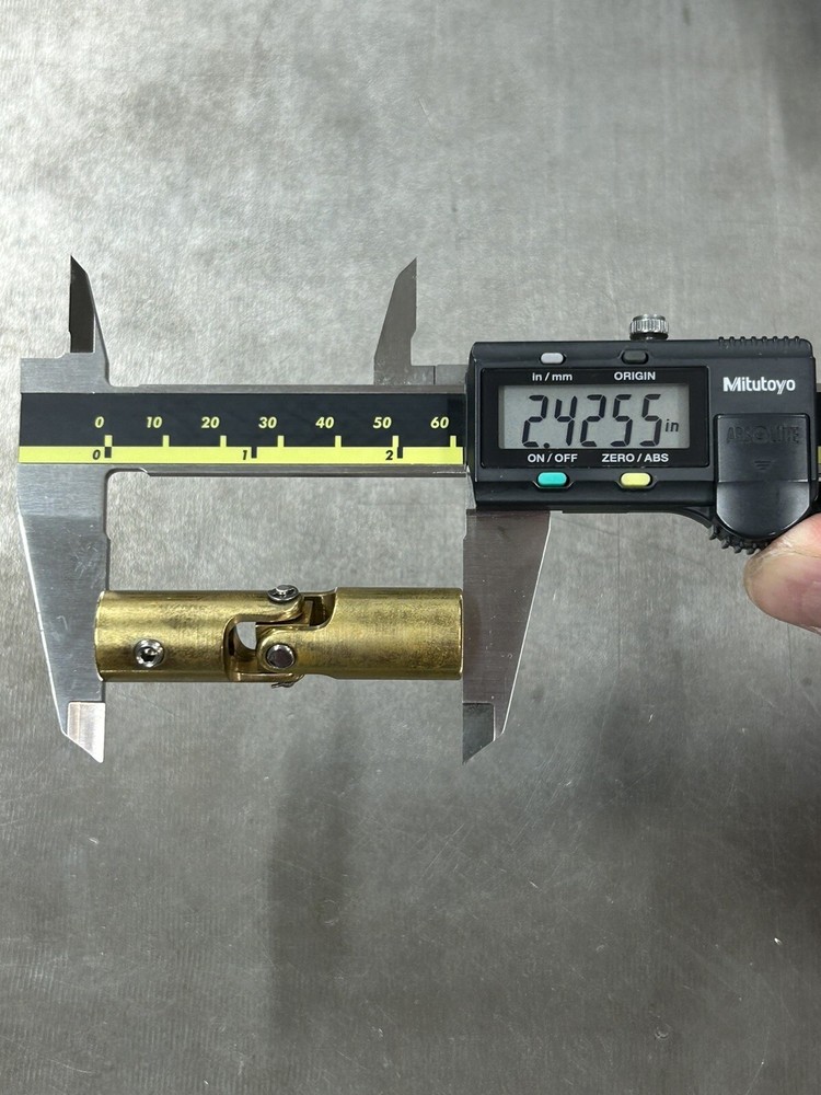 QTY 1 UNKNOWN MAKER SOLID BRASS UNIVERSAL JOINT 1/4" BORE BOTH ENDS 2 SET SCREWS