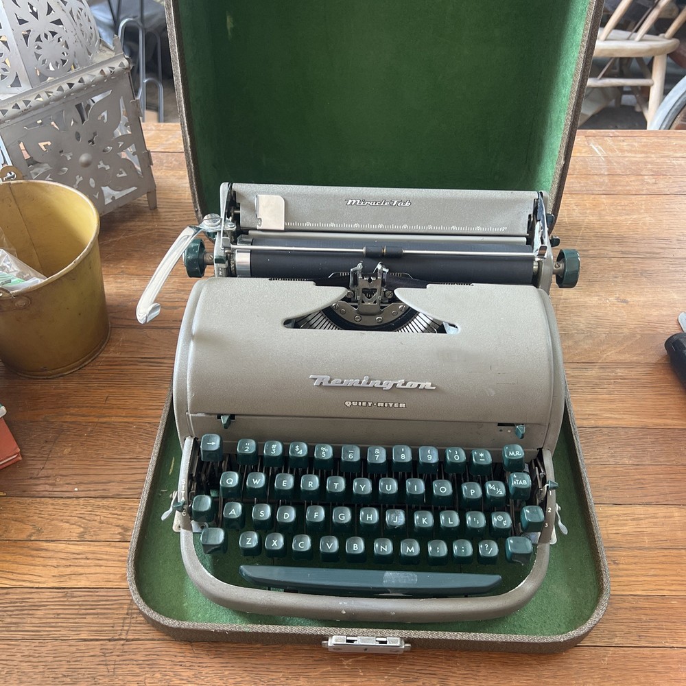 Remington Quiet-Riter Typewriter Miracle Tab Vintage Green Caps Needs Cleaned