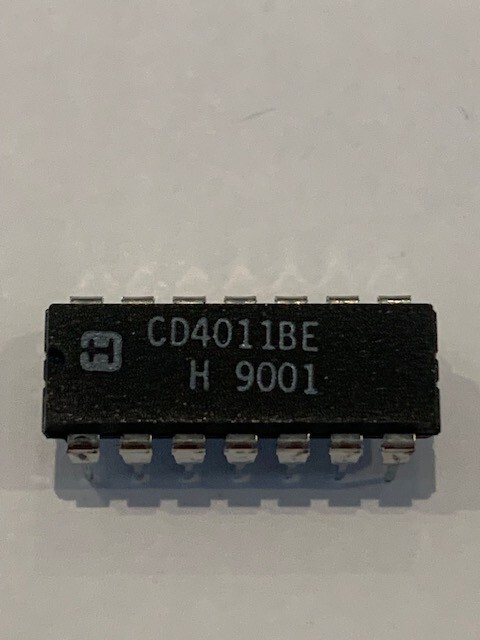 CD4011BE  IC