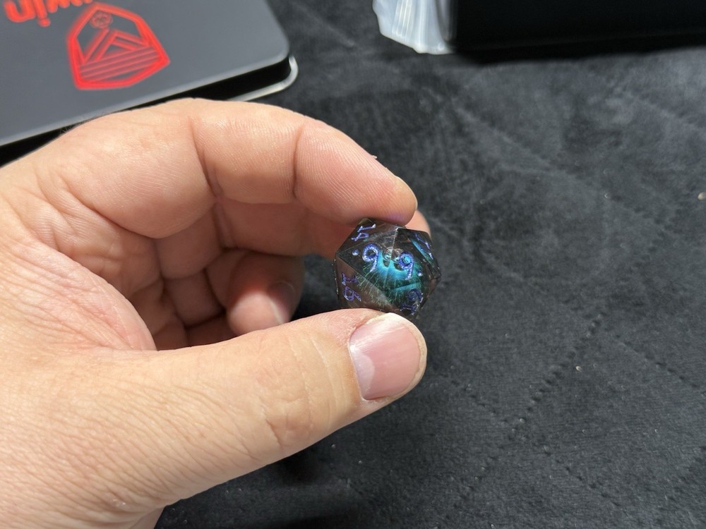 Maywin D&D Set Of Dice 7 Pieces, Floating Eye Liquid Core Version