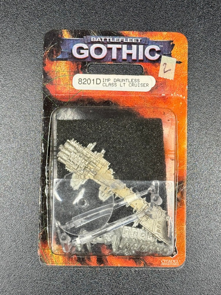 Battlefleet Gothic Imperial Dauntless Class Light Cruiser OOP