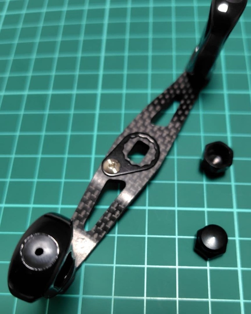 Bait reel handle left and right