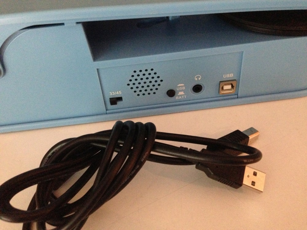 Sylvania Portable Turntable USB Encoding! USB or Battery Powered! STT008USB-BLUE