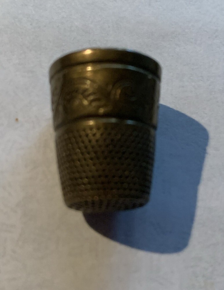 VINTAGE BRASS SEWING THIMBLE SCROLL DESIGN