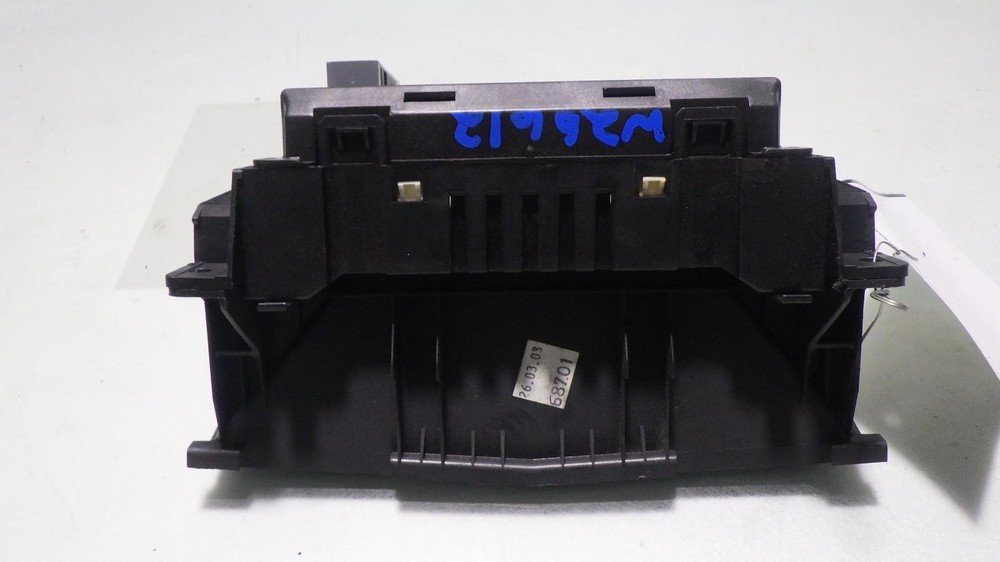 08 SATURN ASTRA Info Screen 94701861