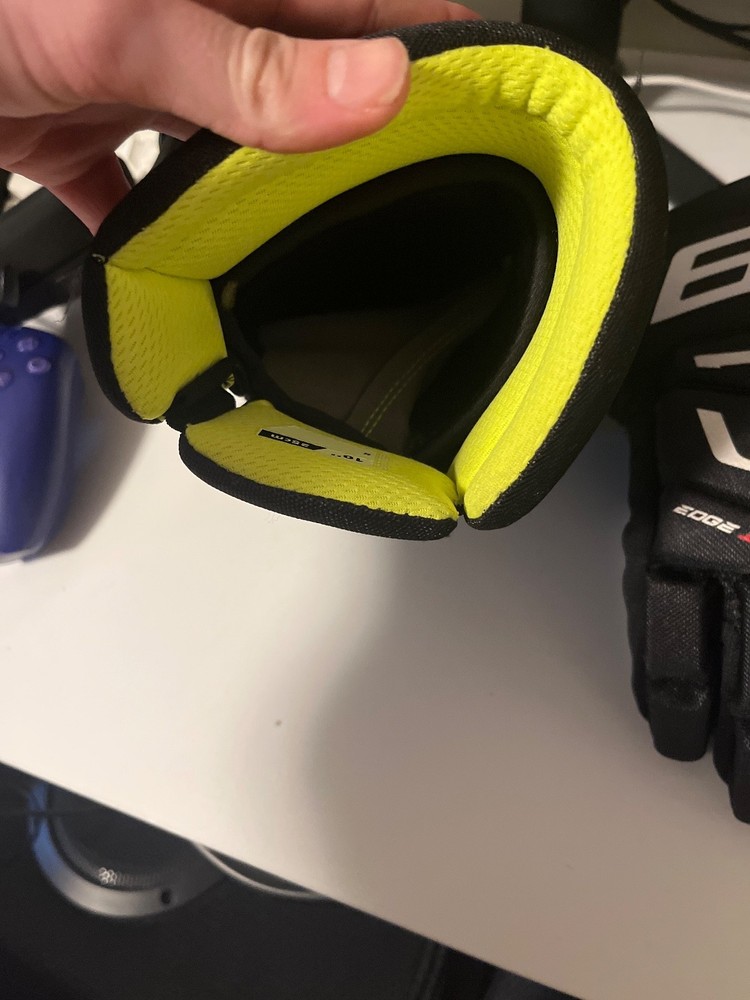 bauer edge 1.0 kids NEVER WORN!