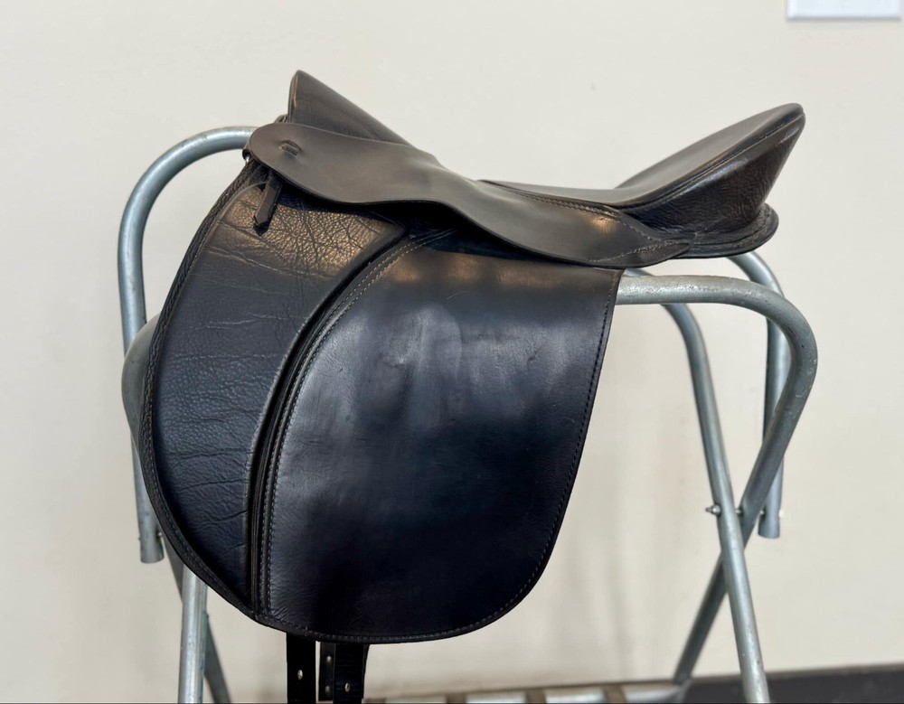 Ansur Classic Dressage Saddle