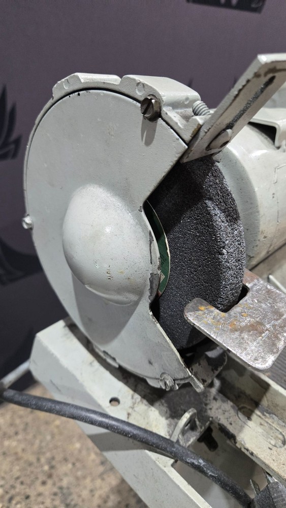 UNKNOWN BRAND PEDESTAL GRINDER
