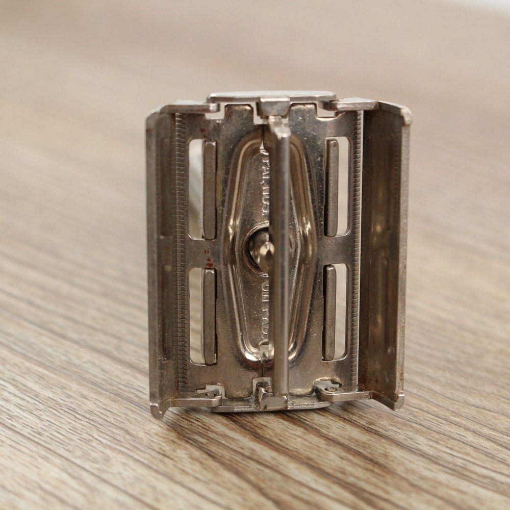 Gillette SLIM Handle Adjustable Razor - TTO - M-3 - 1967 Model