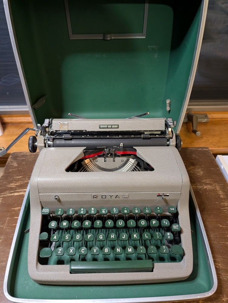 1954 Royal Quiet De Luxe W/Case Typewriter Vintage