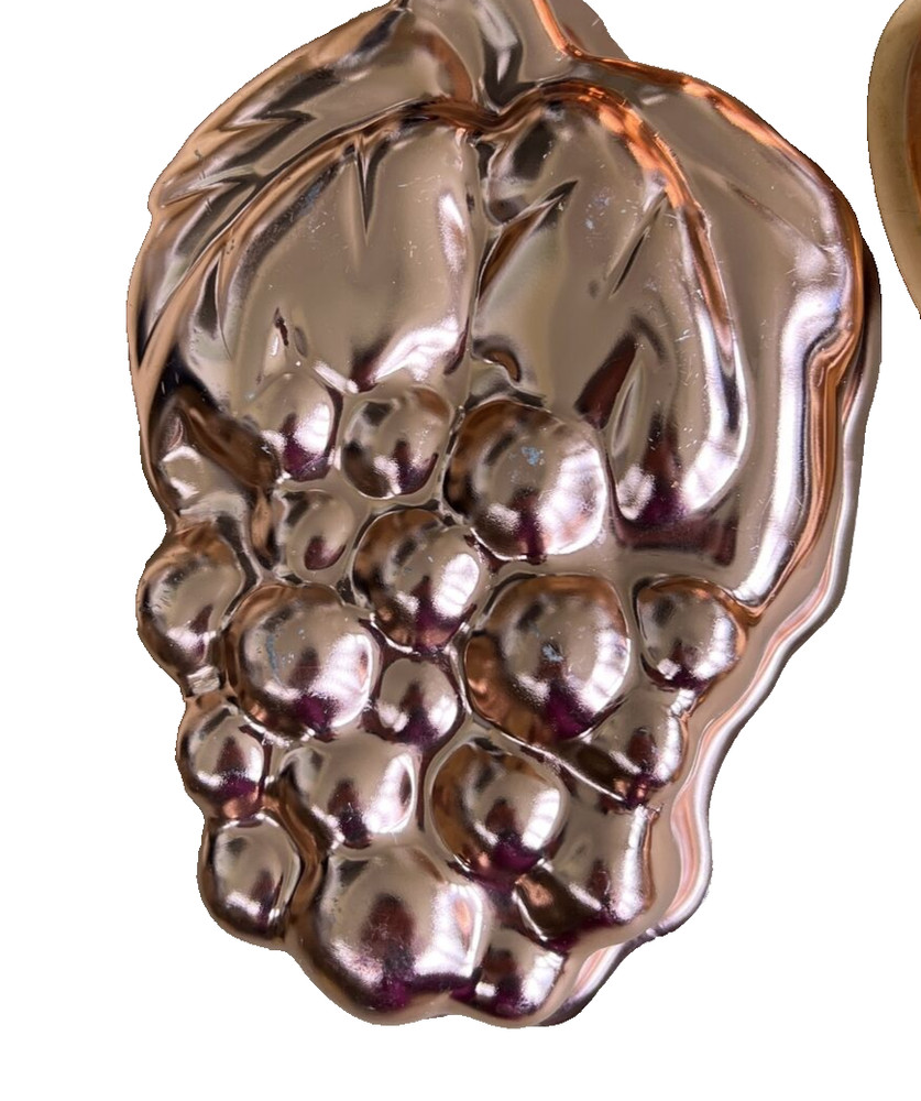 Copper Mold Grapes Decorative Hanging 9" x 6" 6 Cups