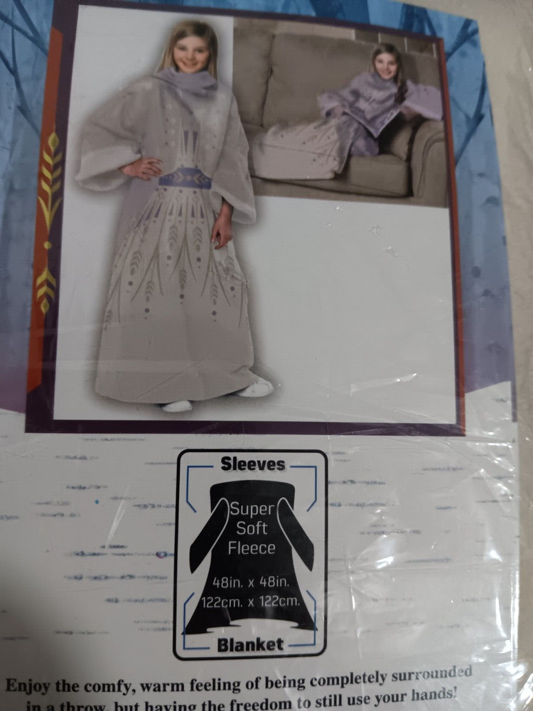 NIB Frozen 2 Comfy Character Blanket With Sleeves
