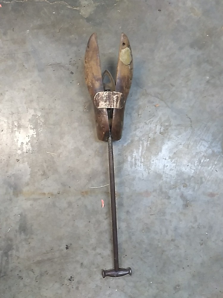 VINTAGE WOOD SHOE STRETCHER FOR USE OR DISPLAY!
