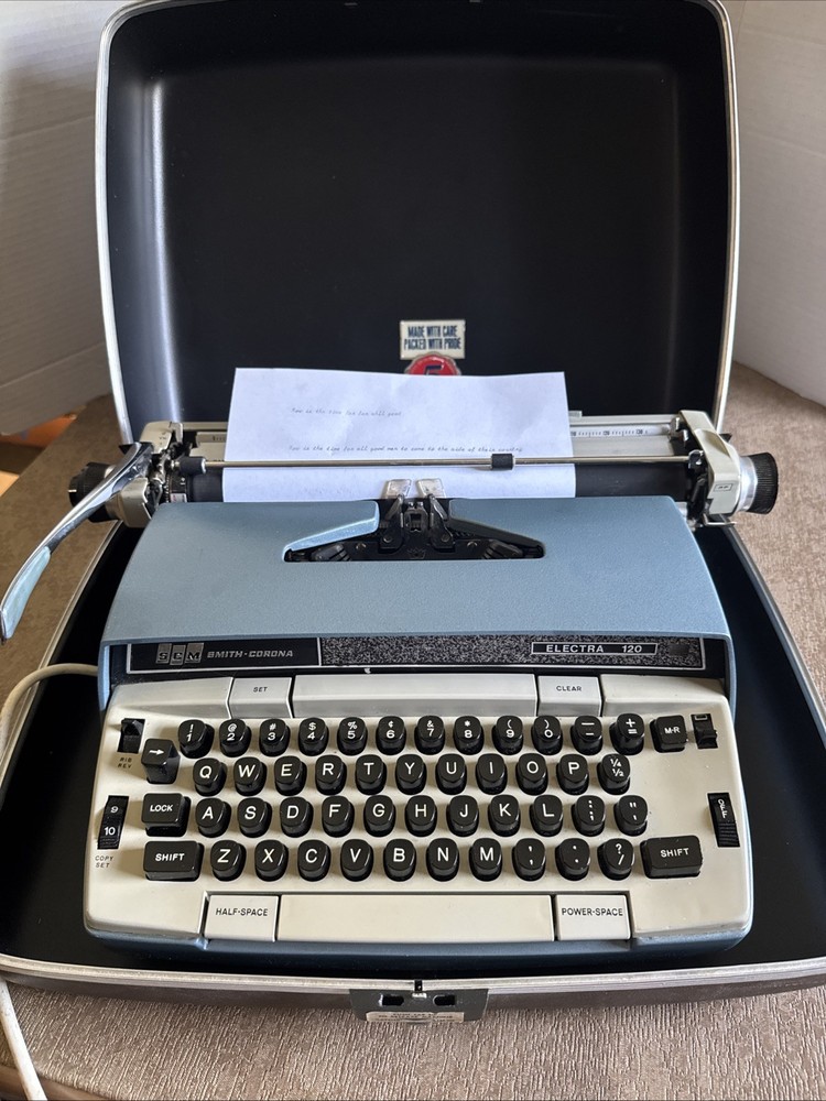 Smith-Corona Electra 220 electric typewriter with case Cursive Type Excellent