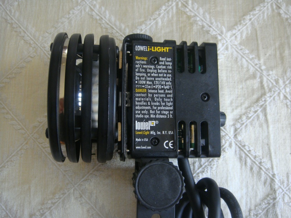 LOWEL- LIGHT With 2 Bescor Battery Packs.