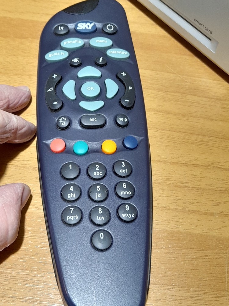 SKY DIGITAL DECODER MODEL DS432NS