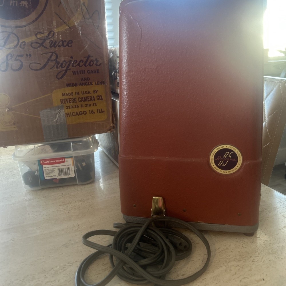 Revere Model 85 8mm projector with Case & Cable (Motor Tested) Read description