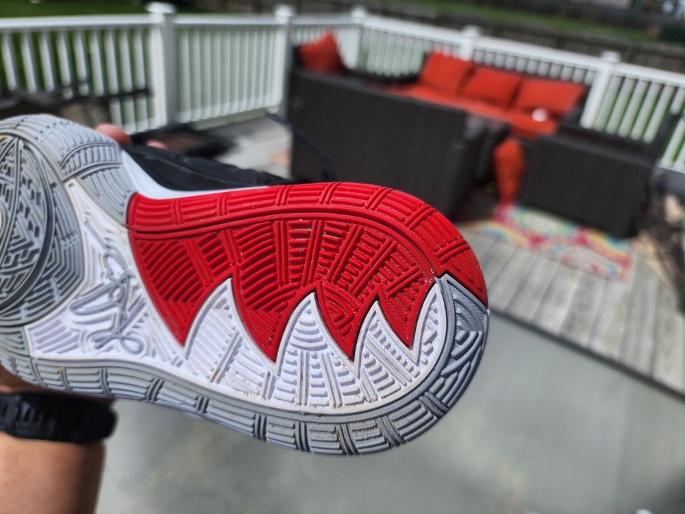 Size 7 (GS) - Nike Kyrie 6 Mid Bred