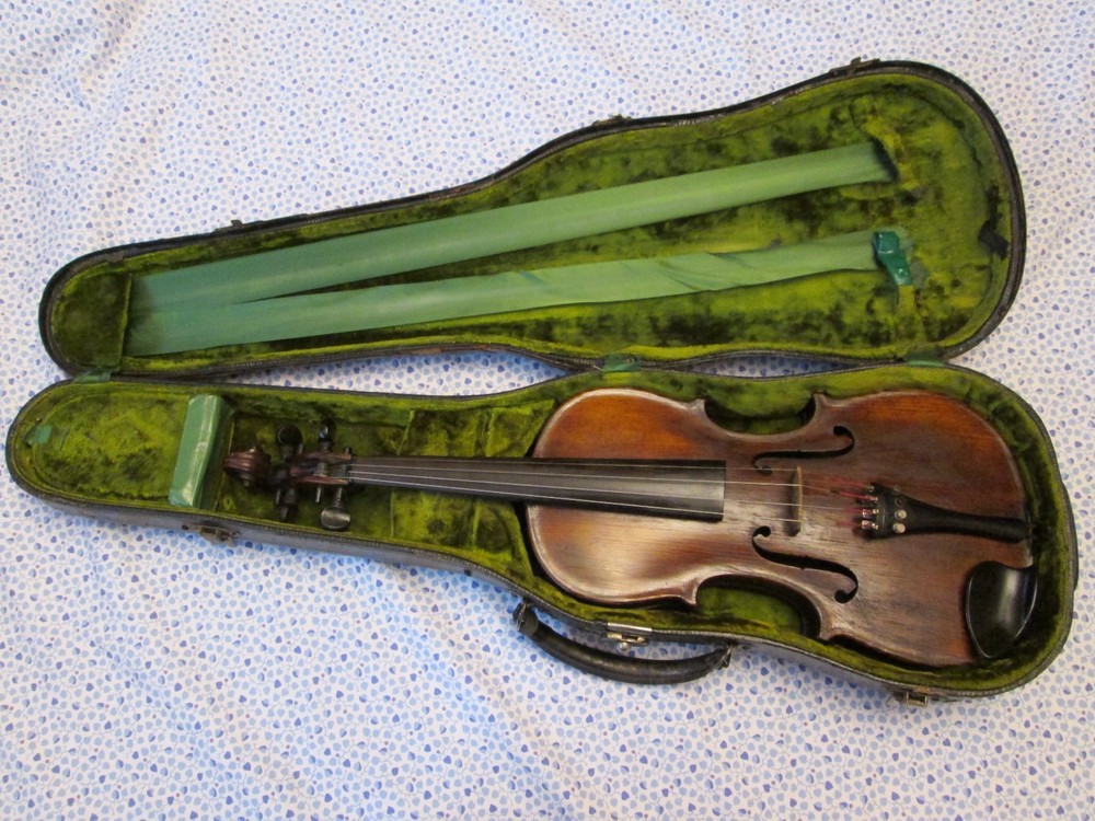 VERY, VERY OLD FULL SIZE VIOLIN