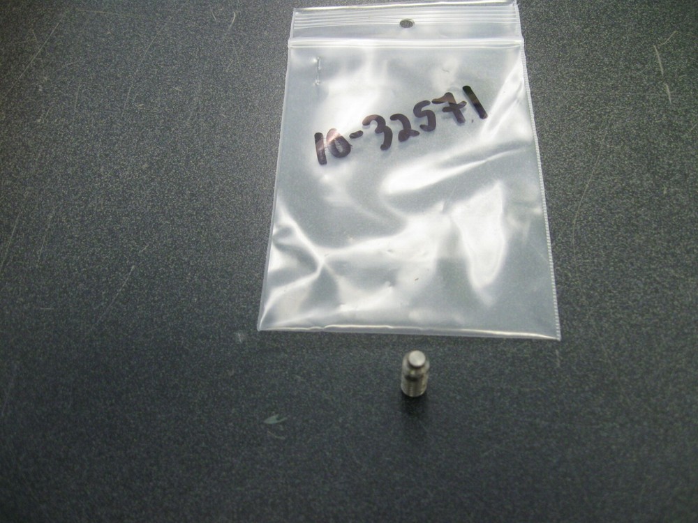 MERCURY MARINE STEERING HANDLE SCREW 32571 JO37