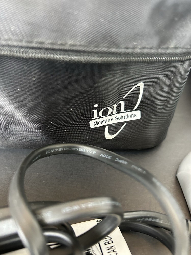 Ion Moisture Solutions Hot Rollers Curlers Dual Voltage Travel Set 12 Rollers