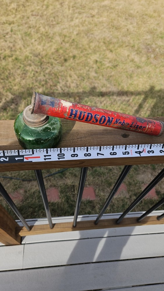 Hudson "Nebu-Lizor" bug sprayer