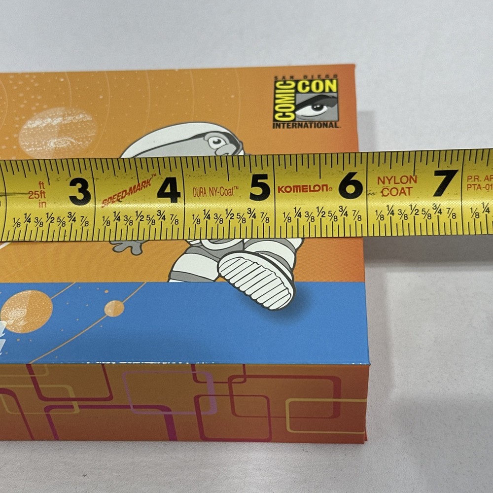 SAN DIEGO COMIC-CON 2018 ENAMEL PIN BOX & BOOK