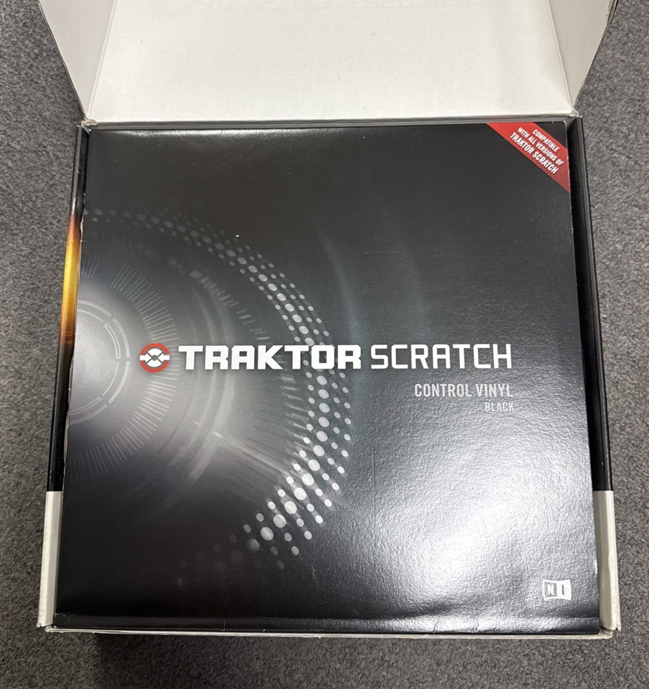Native Instruments Traktor Scratch Pro DJ Performance Package Audio 8