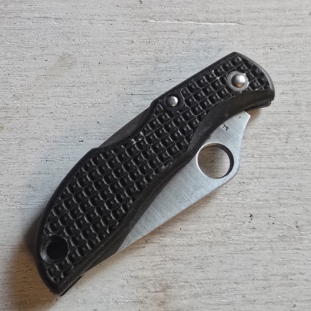 SPYDERCO LADYBUG 1ST GENERATION LOCKBACK KNIFE COMBO EDGE LOCKBACK