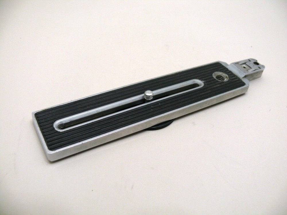 Metz 403.6-1 flash bracket as pictured.