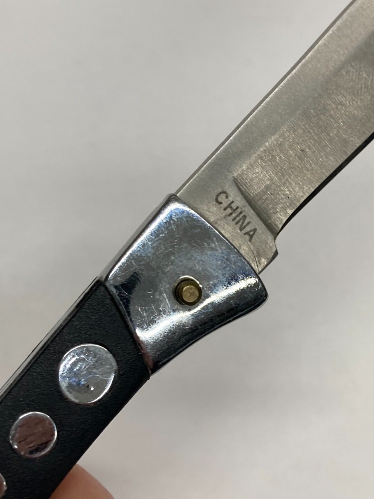 Sleek Black Folding Lockback Knife w/Plain Blade PK9516BK