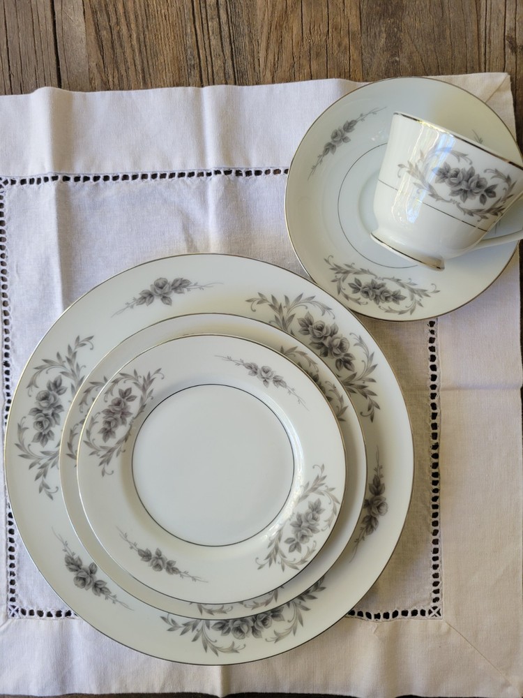 Elsinore By Gildhar 5 Pc Dinner Set Dinner,Salad,Bread,Saucer,Tea Cup