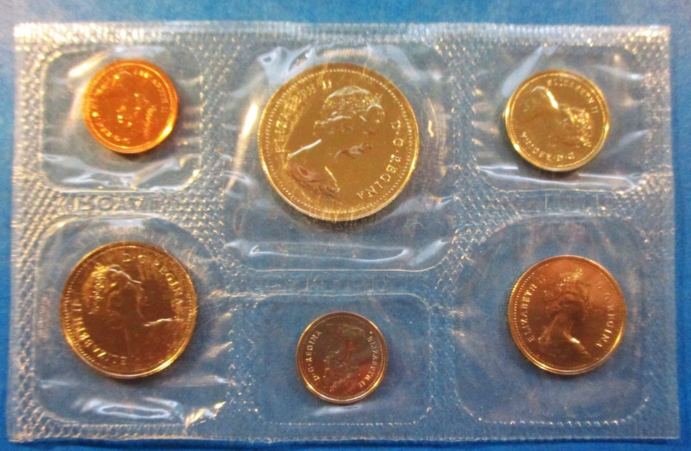 1977 CANADA MINT SET WITH ENVELOPE AND COA CARD.