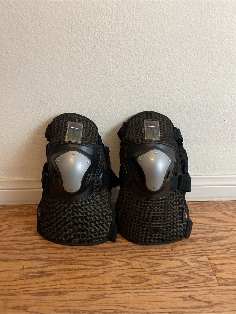 Demon United Knee Pads Size L-XL