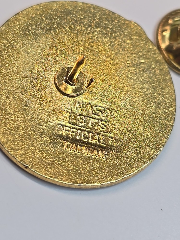 NASA Lapel Pin Challenger STS-8