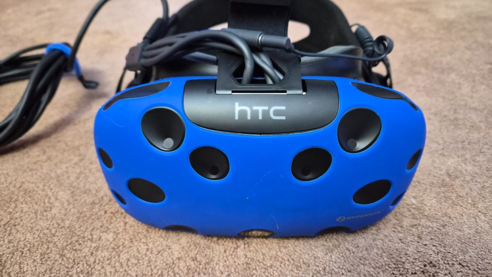 HTC Vive Virtual Reality Headset Only w/ Link Box and Cables