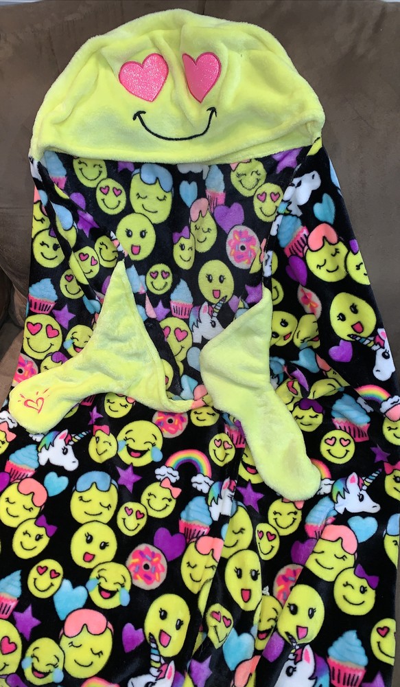 JUSTICE BLANKET COZY EMOJIS 57” x 44” PLUSH SOFT CUDDLE FUN!!