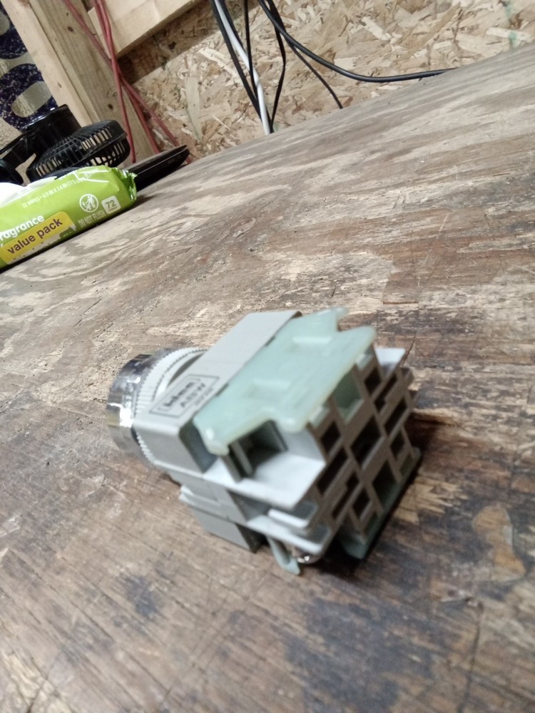 Idec ABW Momentary Series Pushbutton