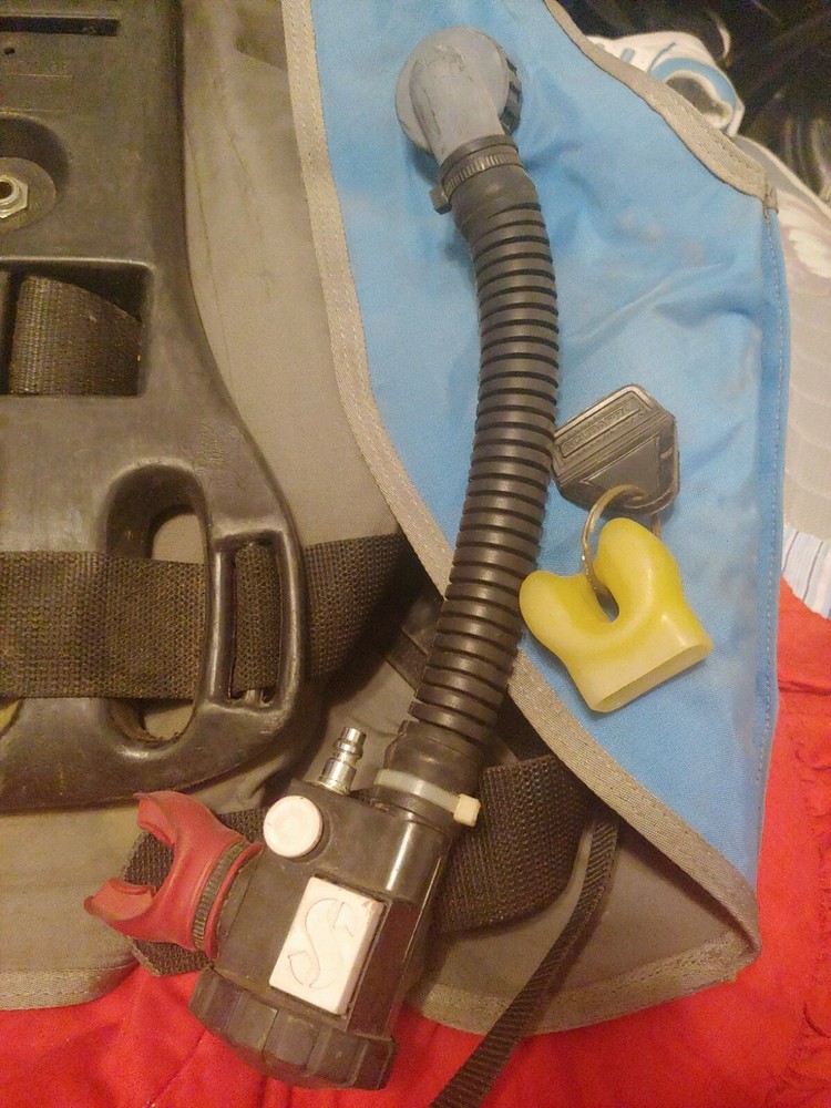 SCUBAPRO finseal Vest regulator Weight Pockets -Size Medium