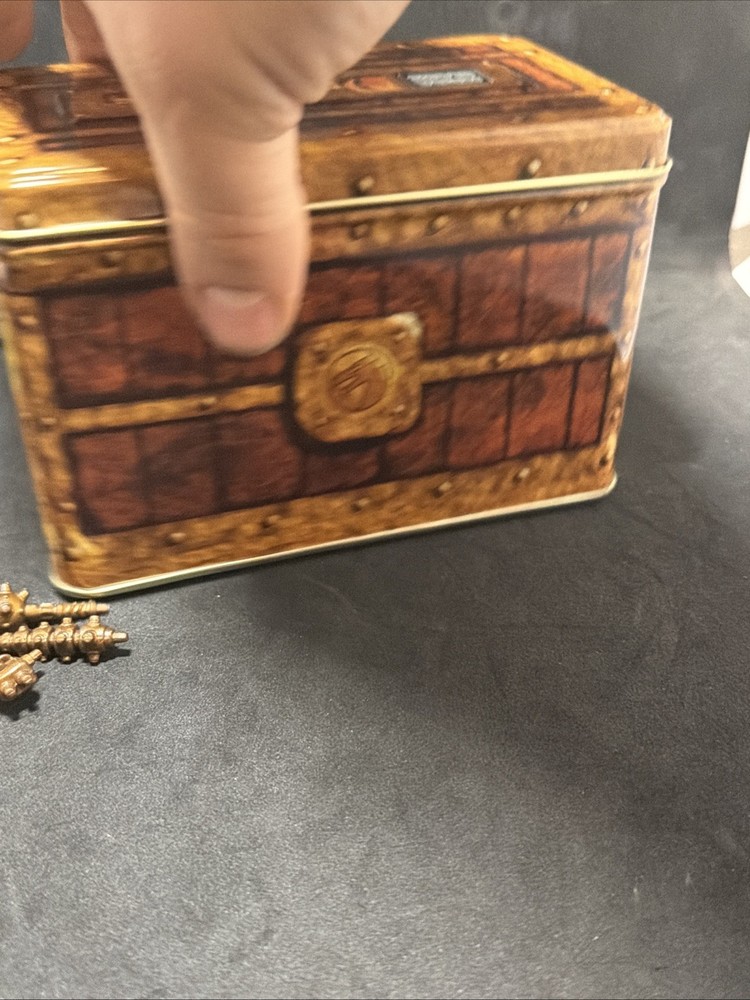 Mega Bloks Dragons War Chest Tin with 3 Figures