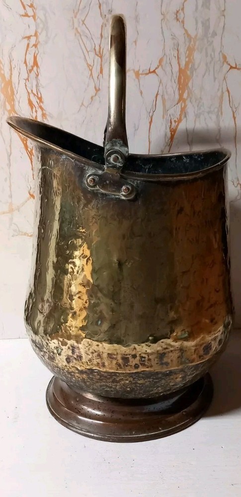 Antigue Large Brass/copper Coal Scuttle Hammered With Swing Handle Circa 1900s.