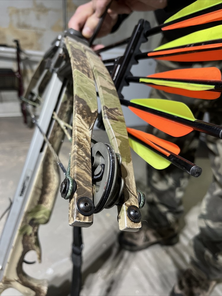 Hunters Extreme Crossbow w/ Red Dot Scope