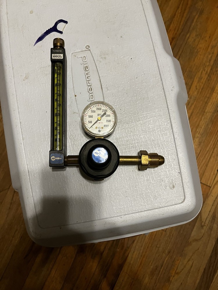 Miller 22-30-580 Argon/Co2 Flowmeter Regulator. Used Good Condition