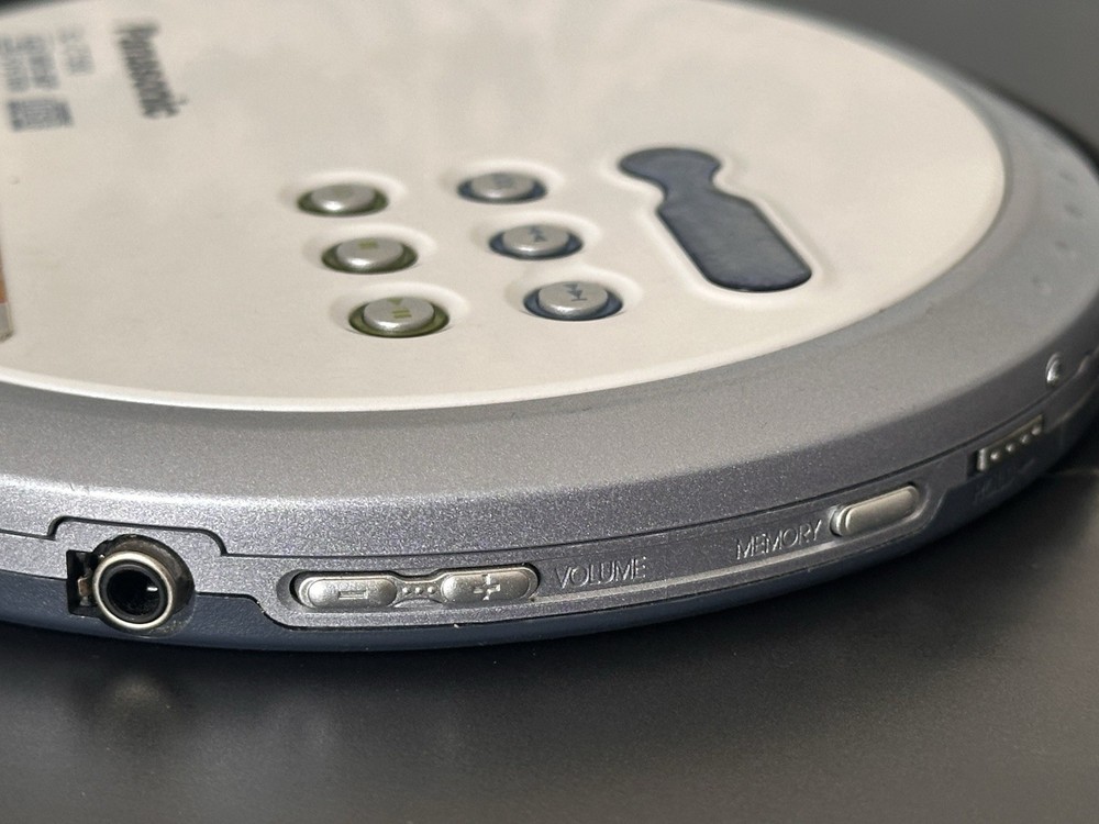 Panasonic SL-CT590 Personal CD Player, Silver. Pocket Player