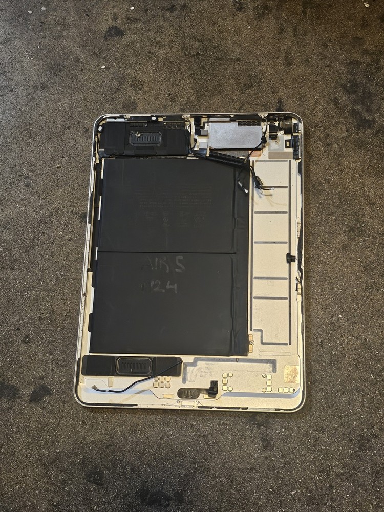 A2588 Ipad Housing BATTERY INCLUDED