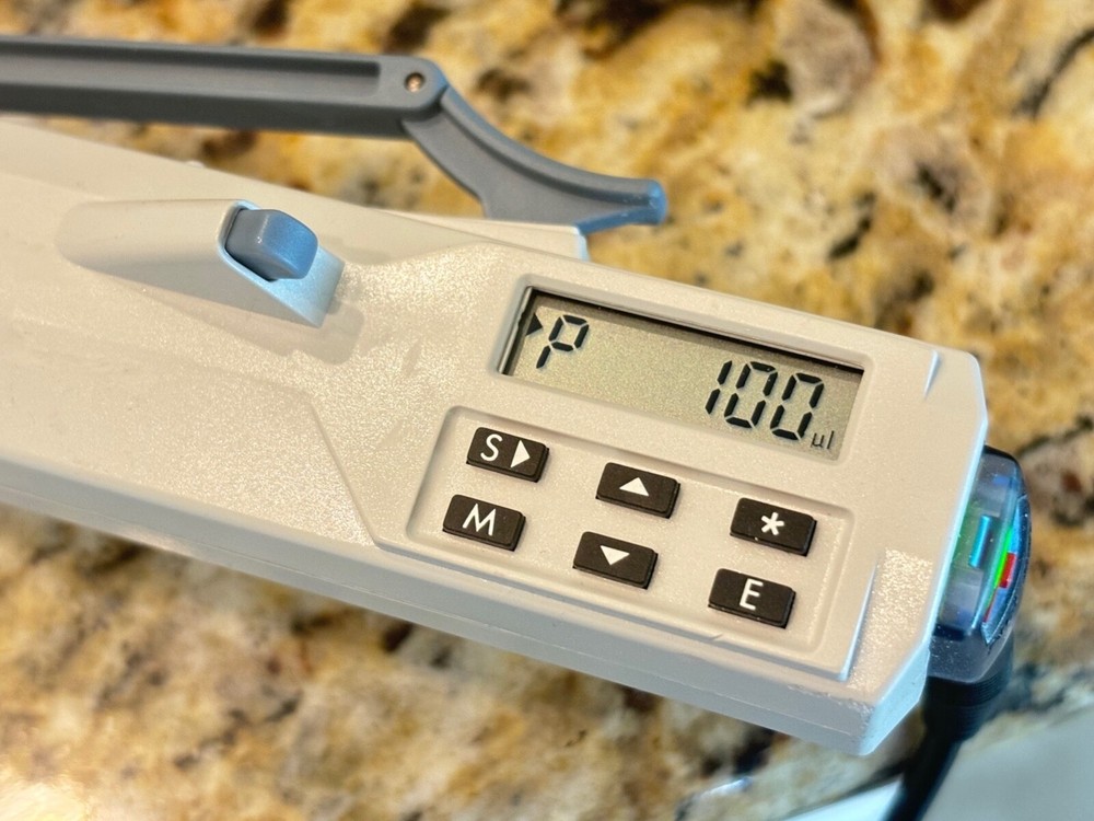 Biohit ePET e100 12 Multi Channel Pipette, Handheld Electronic Pipet, 5-100uL